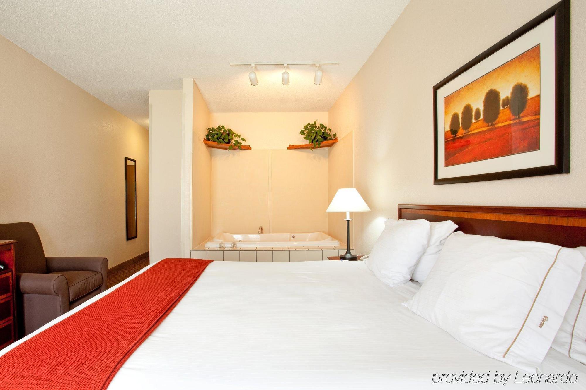 Baymont By Wyndham Merrillville Habitación foto