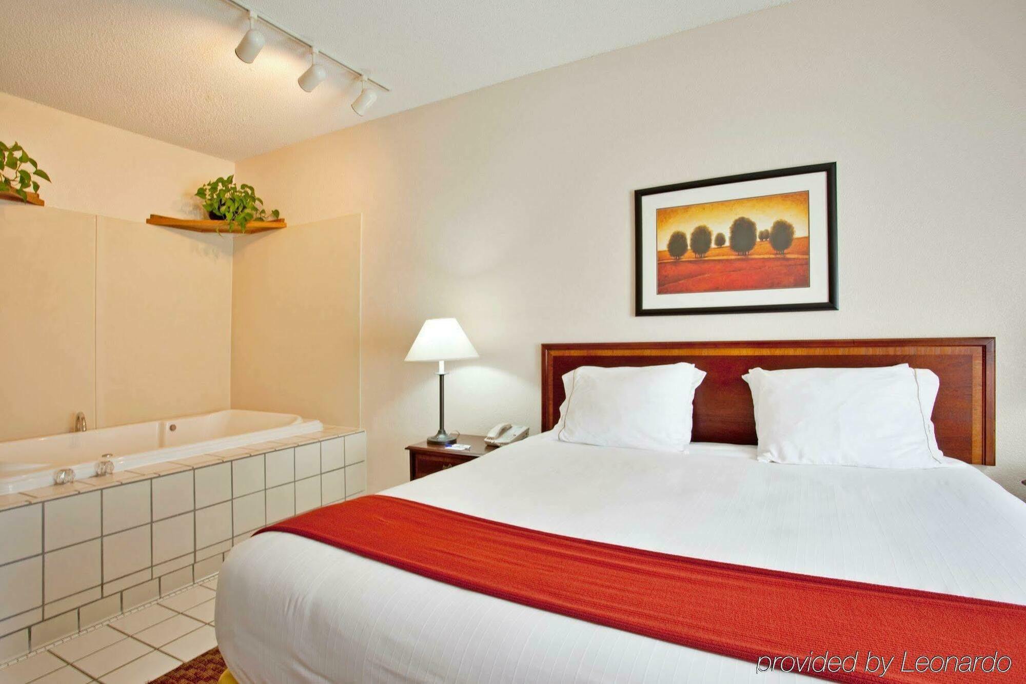 Baymont By Wyndham Merrillville Habitación foto